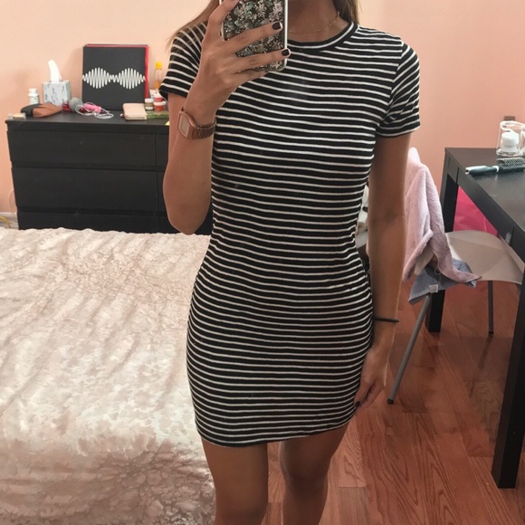 BRANDY MELVILLE Striped T-Shirt Dress - Picture 4 of 4